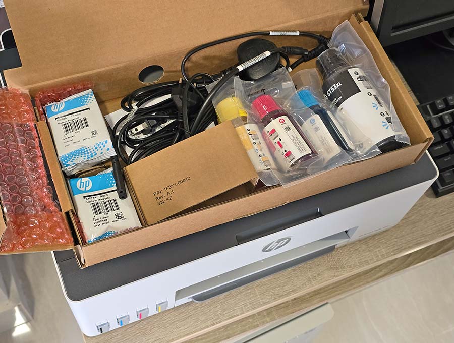 HP Smart Tank 580 box contents