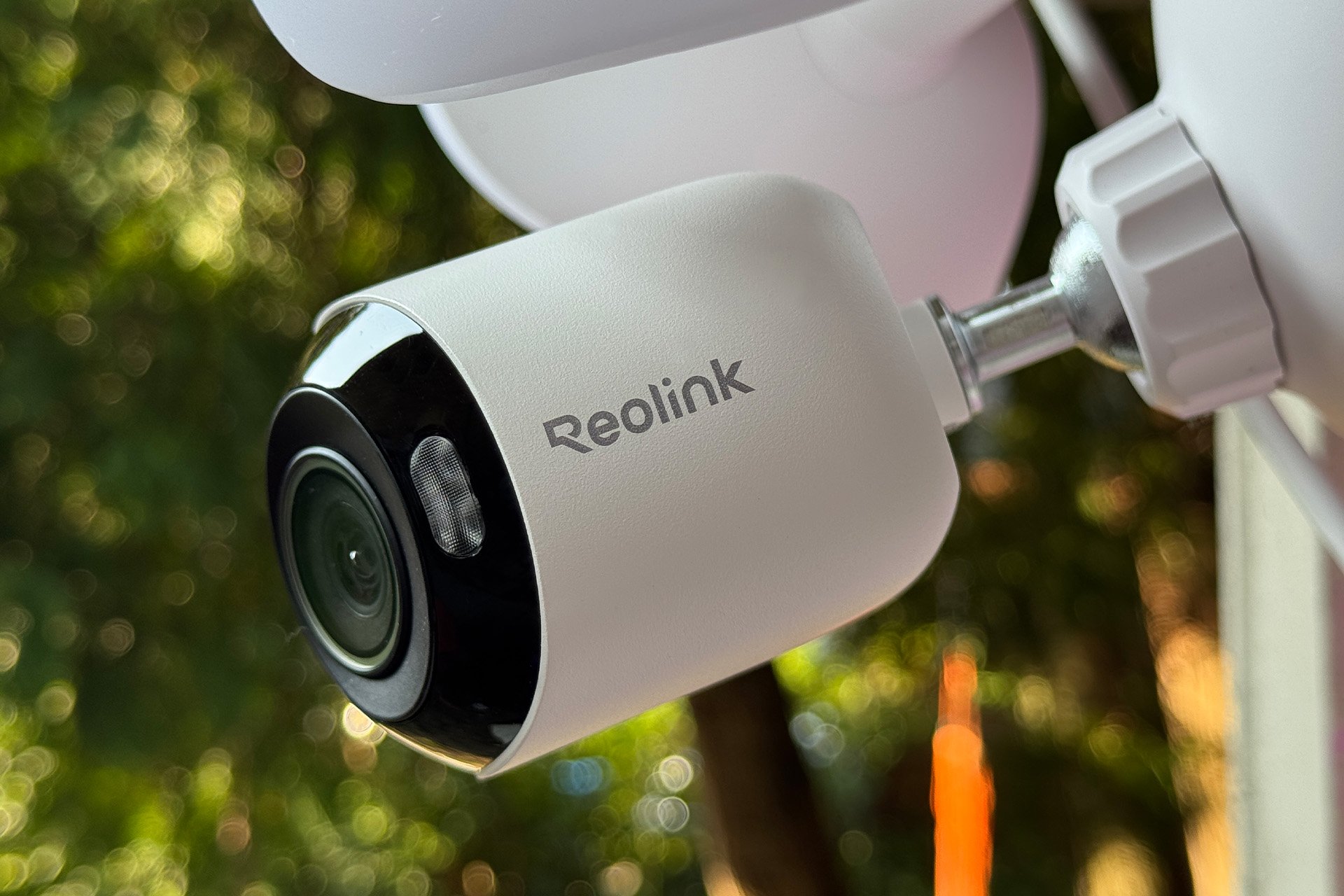 A Top-Tier Light and Security Camera
